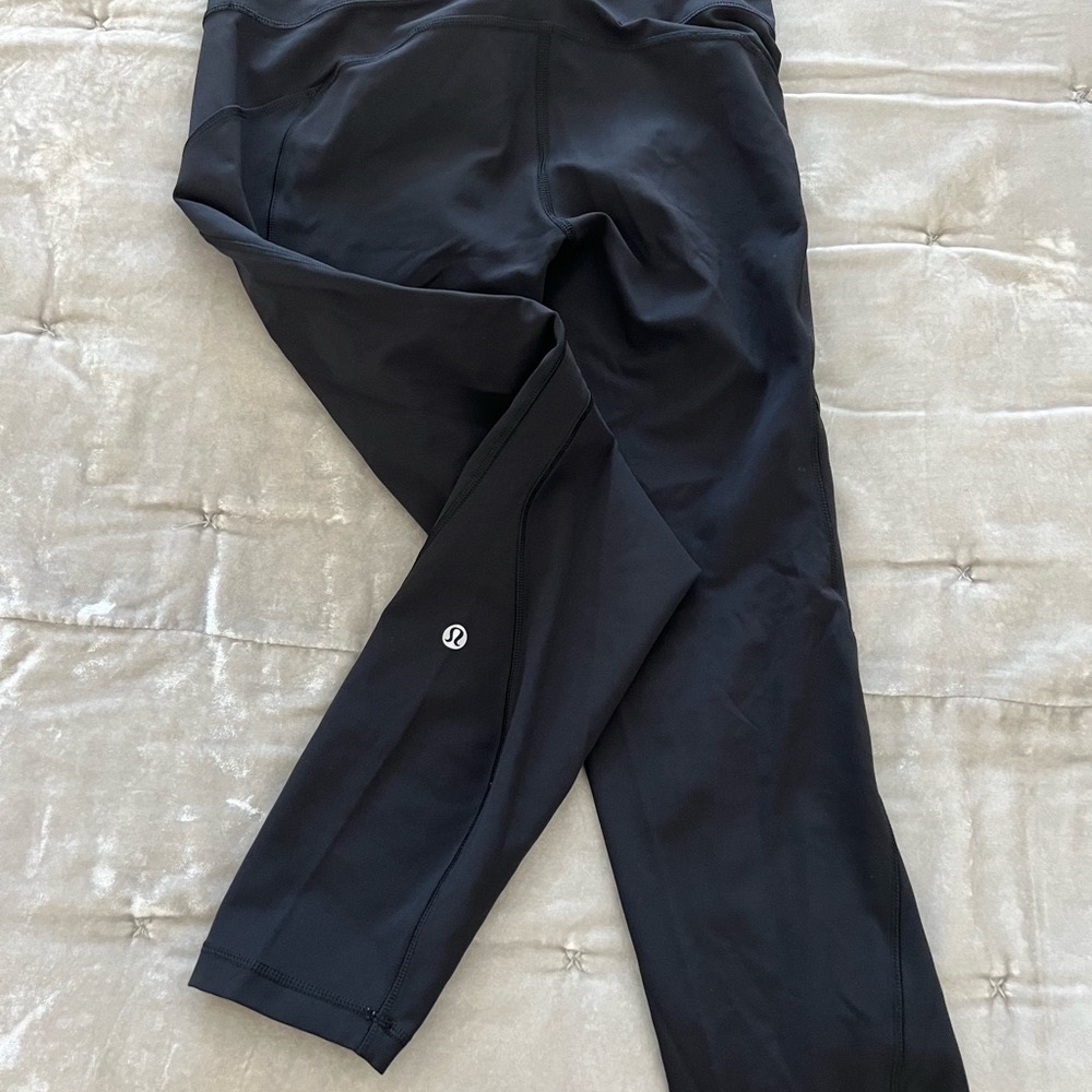 Lululemon size 6 black leggings with pocket & zipper